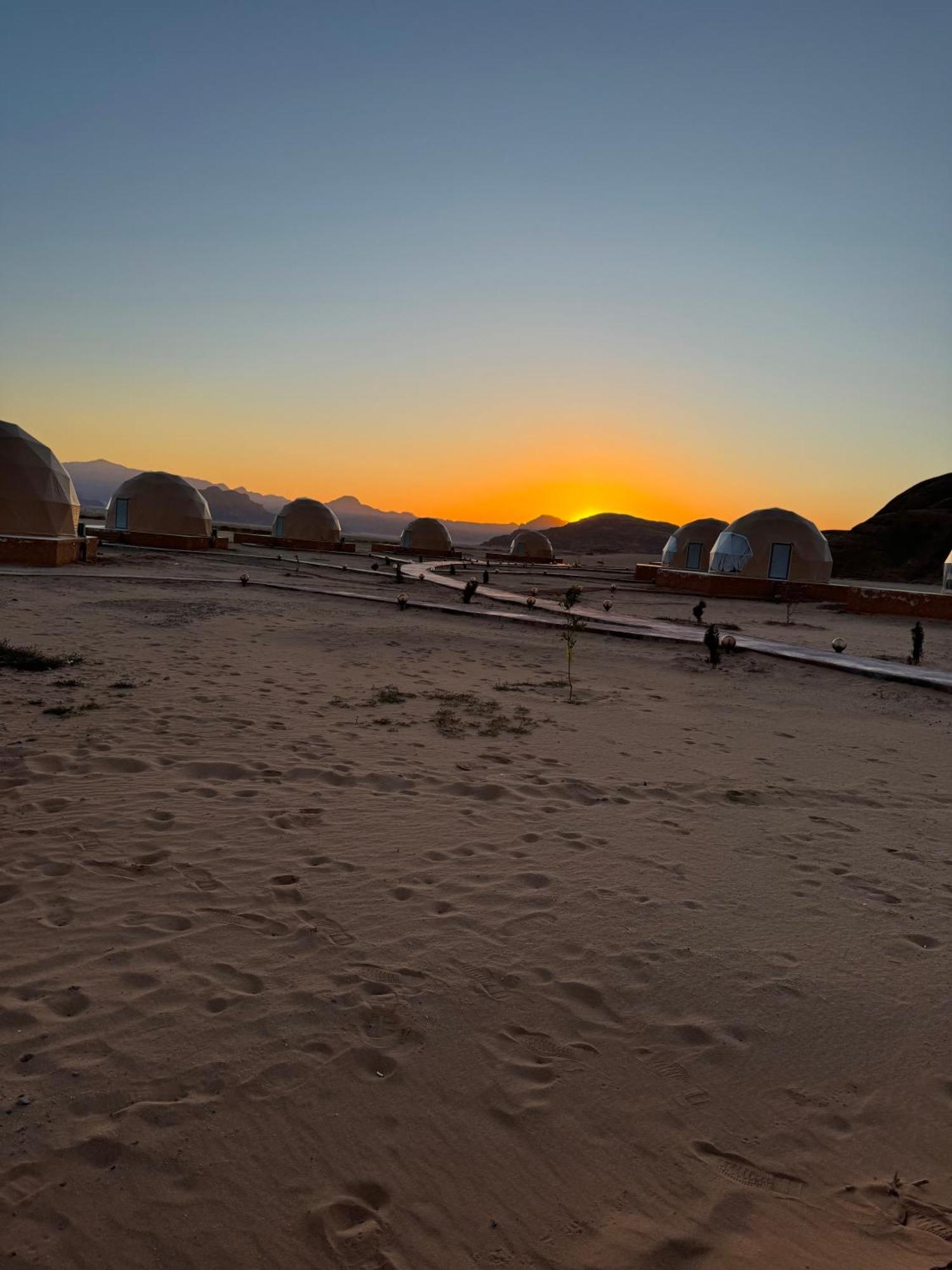 Wadi Rum Anwar Luxury Camp Екстер'єр фото