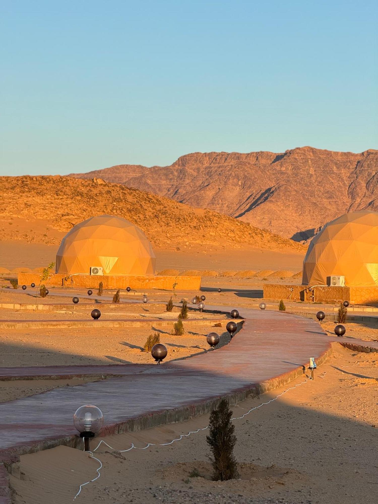 Wadi Rum Anwar Luxury Camp Екстер'єр фото