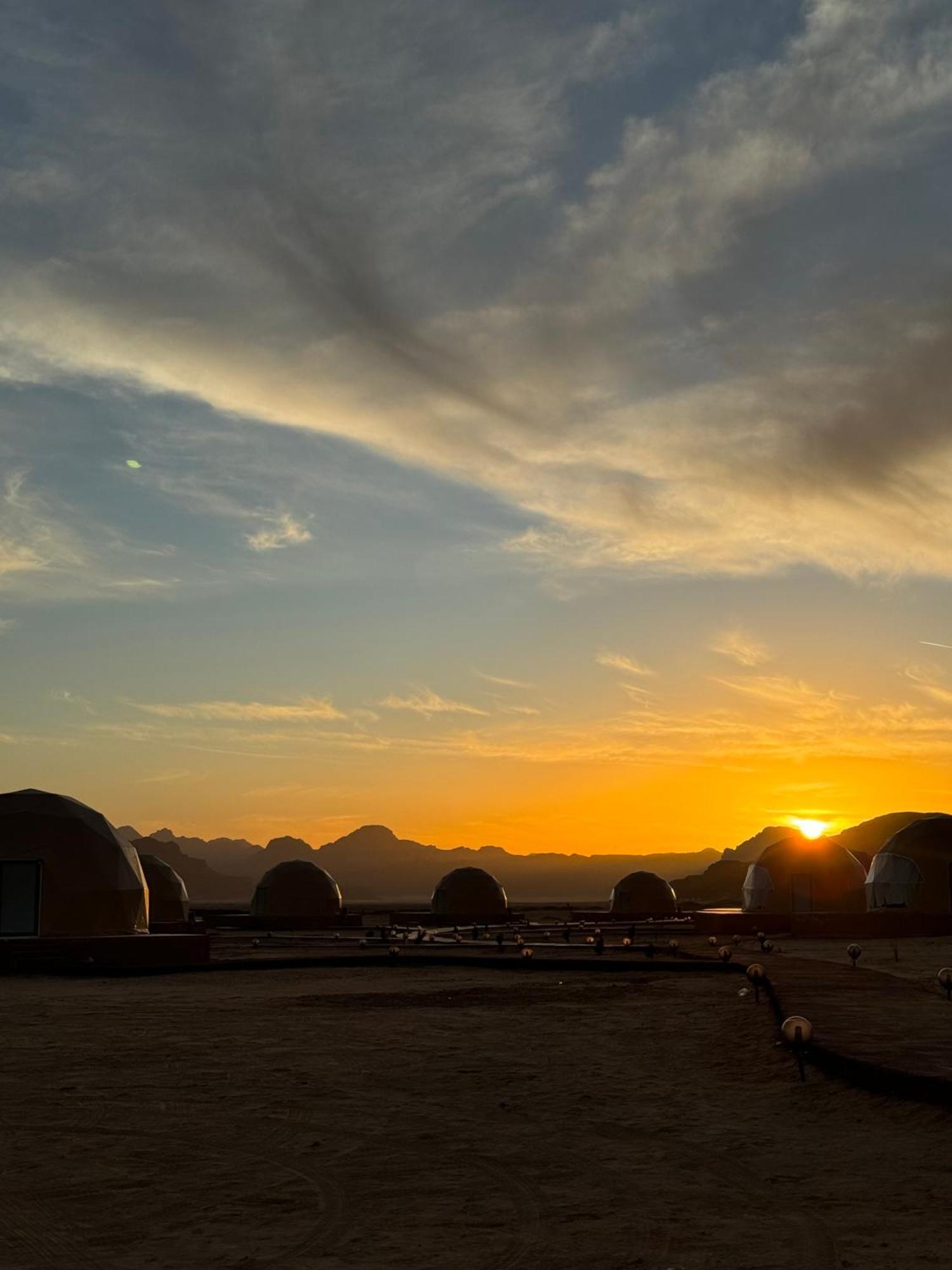 Wadi Rum Anwar Luxury Camp Екстер'єр фото