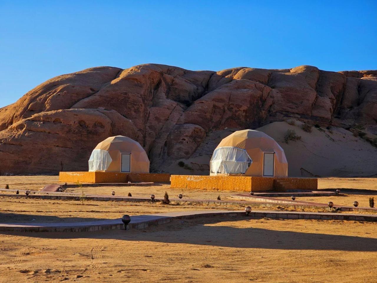 Wadi Rum Anwar Luxury Camp Екстер'єр фото