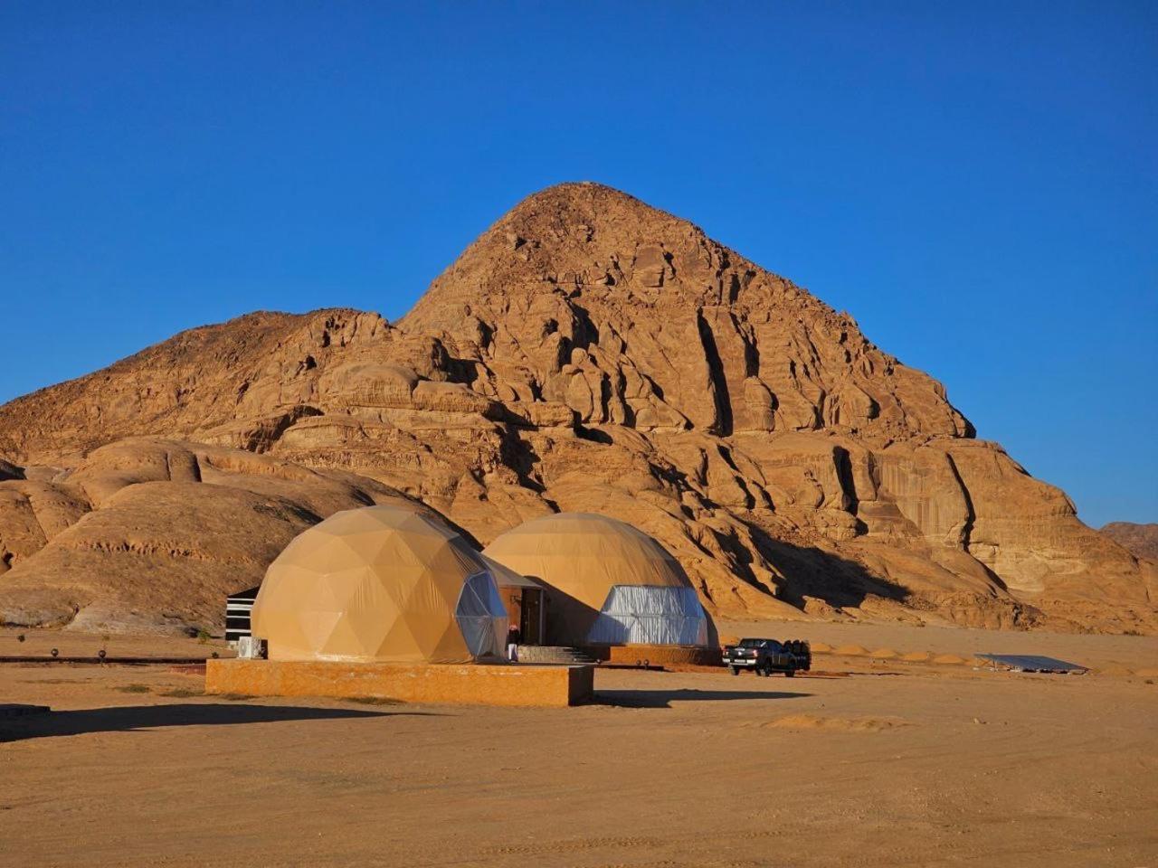 Wadi Rum Anwar Luxury Camp Екстер'єр фото