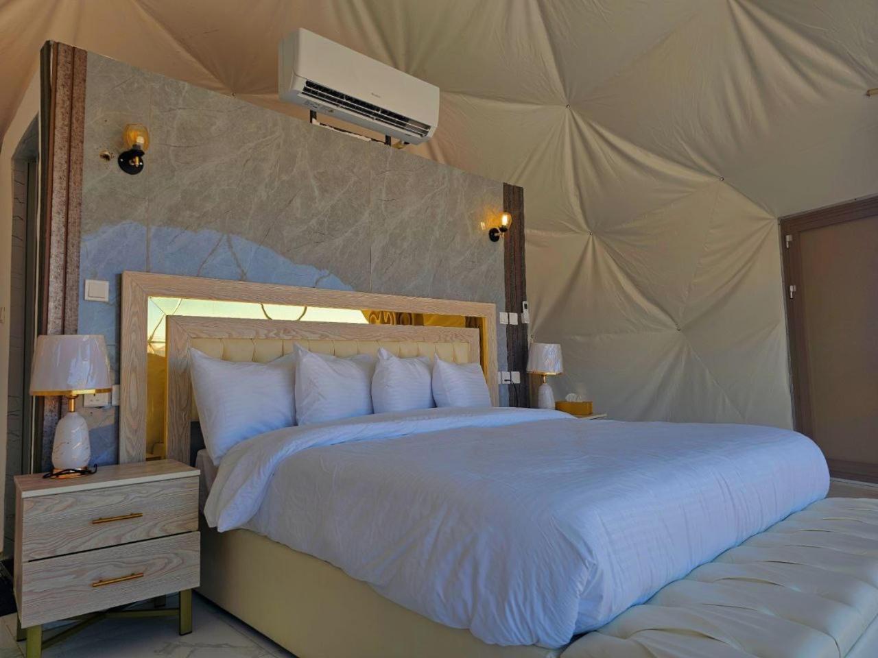 Wadi Rum Anwar Luxury Camp Екстер'єр фото